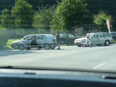 Gölfli musste von der Strasse geschoben werden :-)))))