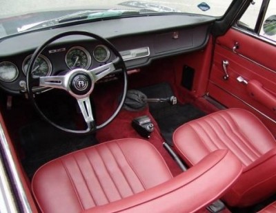 1965_Alfa_Romeo_105_Giulia_GTC_Convertible_Interior_1.jpg