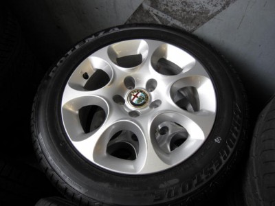 NEUWERTIG<br />Originale Alfa Romeo 159 Räder<br />7x16 H2 ET 34 <br />Reifen neu Bridgestone Potenza 215/55 R16 <br />VP:700 Fr.