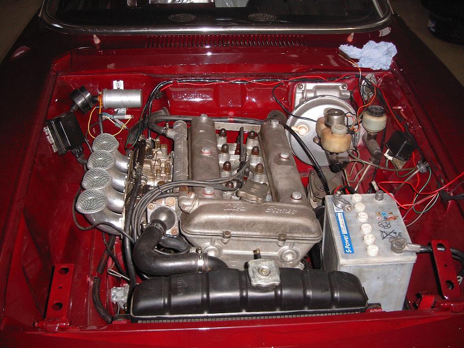 Motorraum Berti.JPG