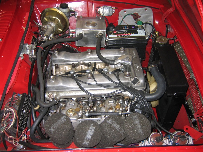 Motorraum GTA 2.JPG