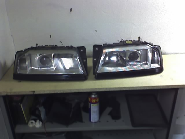 Frontscheinwerfer Komplett mit Leuchtweitenruglierung und Leuchtmittel...  200.-