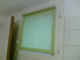 4 Stück Rollos in BEIGE - zum Einhängen in Fenster (nicht schrauben)