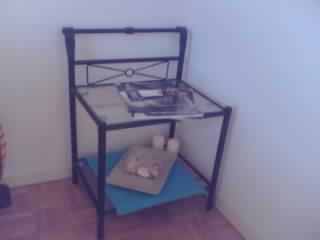 2 Nachttische mit Glasplatte passend zu Spiegeln u. Bank